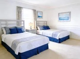 Family Retreat - Room with Double beds shared bath-Luxury Club-Pool SPA-near Disney Parks with WiFi