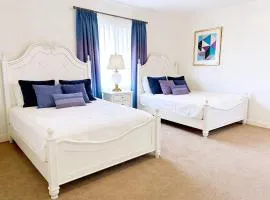 Family Retreat - Room with Double beds shared bath-Luxury Club-Pool SPA-near Disney Parks with WiFi