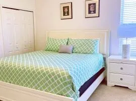 Bright King Suite Room with Private Bath Near Disney