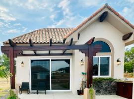 T8 - 2BR Sustainable Tiny Home Near the Beach by Veritas Pacifica, Hotel in San Diego