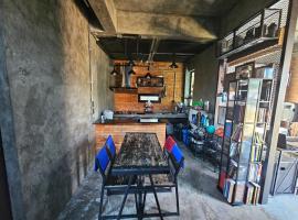 Navy Medic 36 Poolvilla – hotel w mieście Sattahip