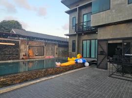 Navy Medic 36 Poolvilla, hotel a Sattahip