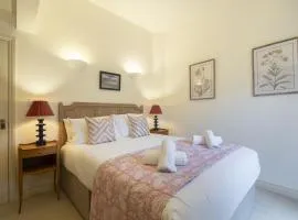 Cosy 2-Bed Cotswold Cottage in Shipton Oliffe