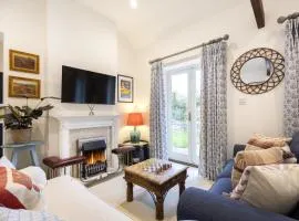 Cosy 2-Bed Cotswold Cottage in Shipton Oliffe