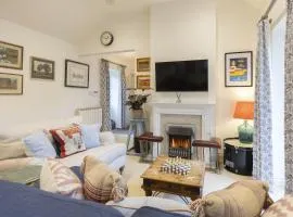 Cosy 2-Bed Cotswold Cottage in Shipton Oliffe