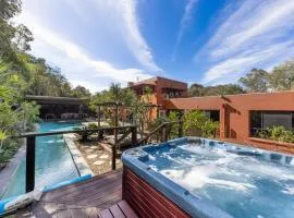 Solterra Estate Luxury Sunshine Coast Oasis Close to Airport and Beach
