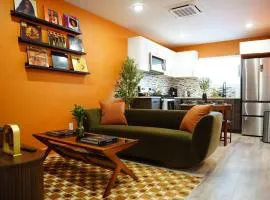 The Tangerine Retreat - Retro Dallas Downtown Vibe