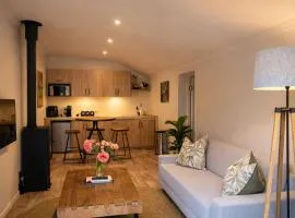 Cozy Farm Cottage with Fireplace on Stanmore Farm
