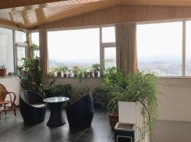 Pai Hotel Dengfeng Songshan Shaolin Temple Chonggao Road, hotell i Dengfeng