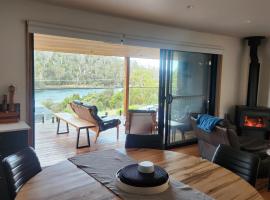 Prosser River view from Paradise, hotel em Orford