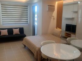 MM Japandi Studio Near Mactan Airport & Beaches, WiFi, хотел в Bankal