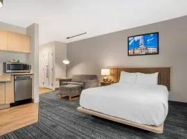 Alluxsuites at 1876, an Ascend Collection Hotel