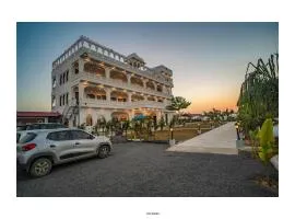 THE MARUWAS - A Luxury Retreat