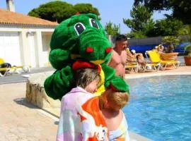 ZEcamping 5 pet friendly animé avec piscine couverte en bord de mer