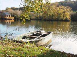 Cabanes flottantes et gîtes au fil de l'eau, hotel s parkovaním v destinácii Colleville