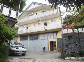 Guest House Lazuri, hotel en Sarpi