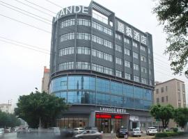 Lavande Hotel Foshan Nanhai Xinduhui Dali Commercial Pedestrian Street, viešbutis mieste Yen-pu