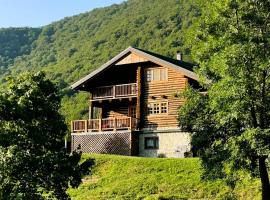 Bihać में, होटल Pine River Dobrenica - Private 4000m2 Riverside Estate