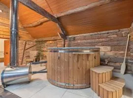 #111 New Farm sleeps 18 hot tub and Sauna