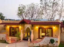 ELIVAAS, Tiger Cave Suite with Pvt and Shared Pool On Main Ranthambore Rd