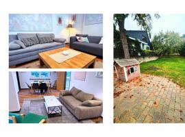 House with garden, 3 Rooms & private Garage in Cologne, מלון בקלן