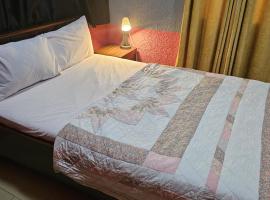 Queen's Hill Lodge, hotel en Weija