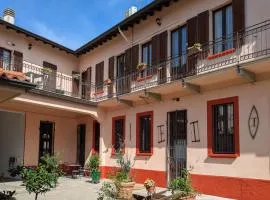 Corte Meneghina-short stays