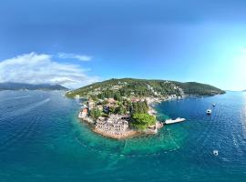 Forte Rose Hotel, hotell i Herceg-Novi