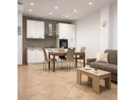 Square Inn Apartment