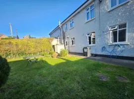 Cosy Garden apartment in Foxrock