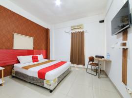 RedDoorz near Cilandak Town Square, hotel i Jakarta