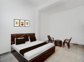 HOTEL O SP Guest House, Hotel in Hāthras