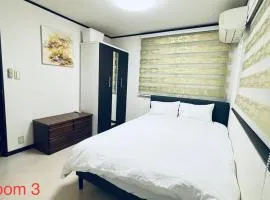 4 Lines Direct to every spots Direct to Shinjuku Ikebukuro 4mins to Station Big house 3 Bedrooms Max for 8 people Same price