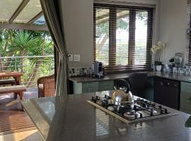 Cove Rock Beachhouse, hotel u gradu Ist London