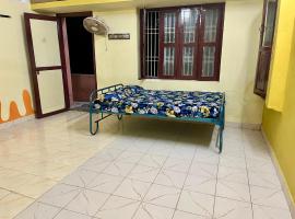 Avkg Homes, hotel a Tirunallār