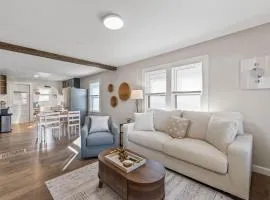 Charming 2 bed 1 bath home near College Hill