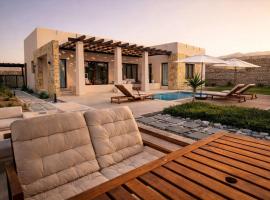 Private Pool Retreat - Full-Service Villa, Hotel in As Sīfah