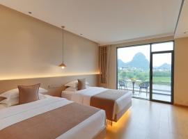 山河恋江畔花园酒店, hotel Pajsában