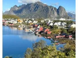Husly Reine - your home with Reinebringen view