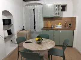 La casetta di Tommy e Vitto in pieno centro a Sanremo bilocale 4 posti letto