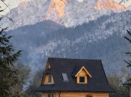 Luxury chalet WRÓBLOWA CHAŁUPKA przy Dolinie Chochołowskiej, hótel í Kościelisko