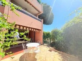 Appartement -Pakring-Terrasse à 20 min a pied de la plage les sablettes