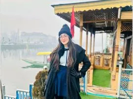 New Lakes Crown Group Of Houseboats