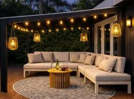 StayatSas Julia stijlvol ingericht, kindvriendelijk, in het bos, hondje mag mee, parkeren op oprit