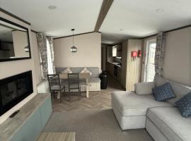 Beautiful guest home for up to 6 people, hotel v destinaci Selsey