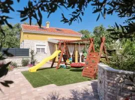 Hidden Oasis - pool, playground - 3 min from the beach