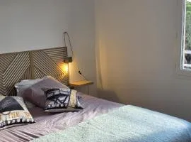 Superbe T3 neuf meublé 65m2 en roof top Fréjus avec espace terrasse pergola BBQ jacuzzi de 45m2