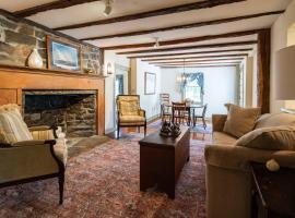 Historic Coastal Home • Marsh Views • Pet-Friendly, Hotel in Clinton