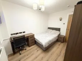 Modern En-Suite room Near Oxford Rd & City Centre