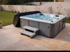 villa avec jacuzzi privé proche plage